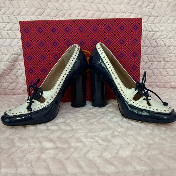 Beautiful Tory Burch navy/ivory Cambridge pump 6.5. - Picture 4 of 13